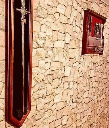 La Des Secrets Perougien * Pérouges